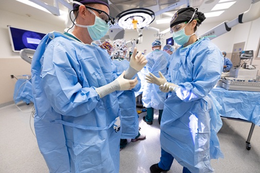 Surgeons and nurses from the Skull Base Team prep for surgery at Walter Reed National Medical Military Medical Center, Aug. 12. (DOD photo by Dani Greene)