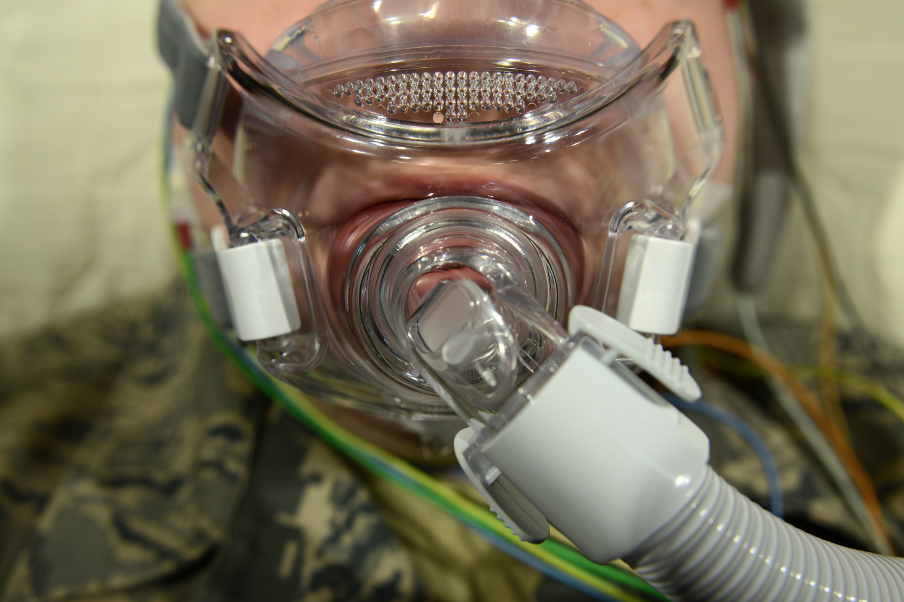 An Airman wears a continuous positive-air pressure mask in the 673d Medical Group Sleep Disorder Clinic at the Joint Base Elmendorf-Richardson Hospital, Alaska, Oct. 30, 2015. The CPAP is the primary tool to prevent chronic sleep apnea by keeping the airway open and stop snoring. (U.S. Air Force photo by Airman 1st Class Christopher R. Morales)