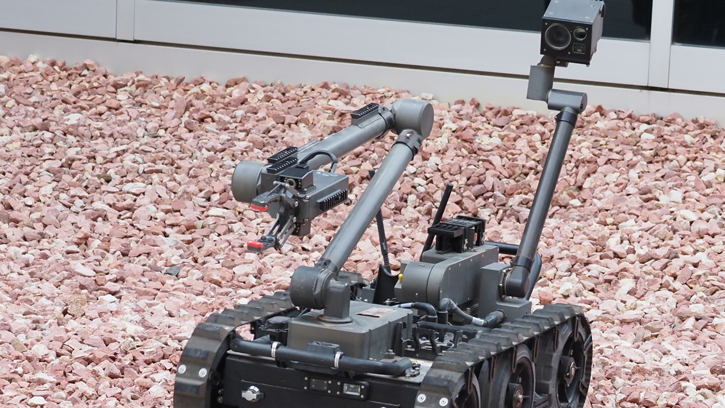 Evans Army Community Hospital hosted an emergency response exercise with the 62nd Ordnance Company (Explosive Ordnance Disposal) and the Fort Carson Police Department June 17, 2025. The training exercise tested the hospital staff’s ability to respond to an exercise bomb threat and gave military police and EOD personnel an opportunity to practice their emergency response capabilities. During the exercise, the 62nd OC (EOD) used a Man Transportable Robotic System Increment II ( MTRS II) to help detect, identify and neutralize a simulated explosive device.