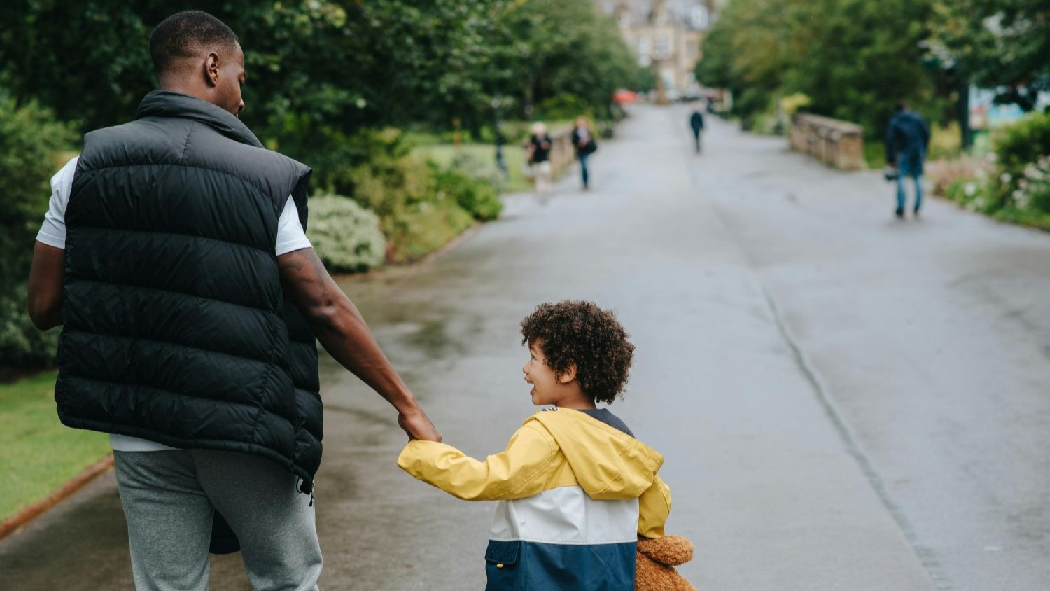 Are you moving to another location in the U.S.? Whether your sponsor has recently gotten permanent change of station orders, or you’re moving for personal reasons—there’s good news about moving with your TRICARE coverage.