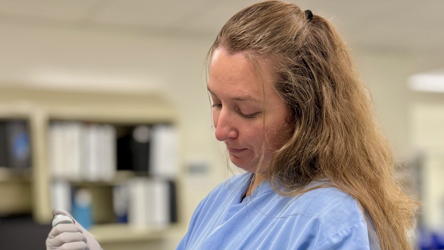 Julia Flores, a clinical laboratory scientist at Munson Army Health Center, Fort Leavenworth, Kansas, was named Civilian Employee of the Quarter for the Third Quarter of Fiscal Year 2025. 