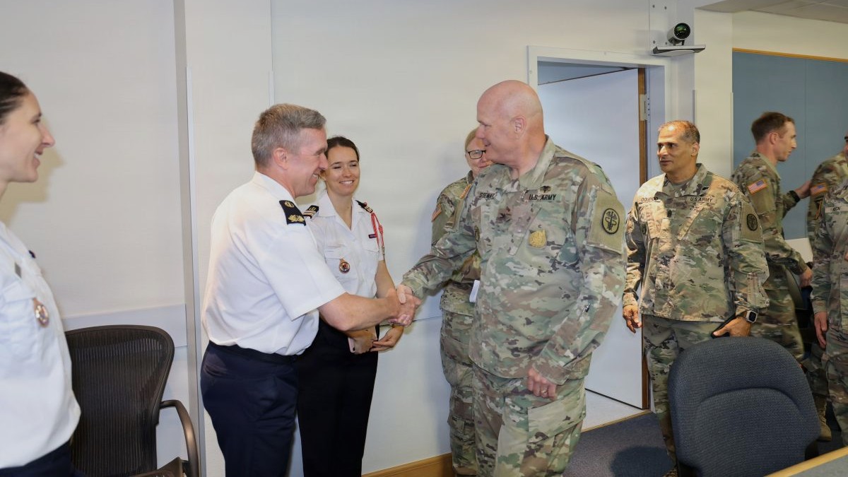 LANDSTUHL, Germany — Col Warren Stewart, commander, Landstuhl Regional Medical Center welcomed clinical specialists and leadership from France’s Hôpital d’instruction des armées Percy on Aug. 31. The two-day reciprocal familiarization visit focused on allied trauma / burn care and operational readiness.