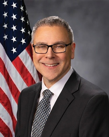 Mr. Auebach headshot